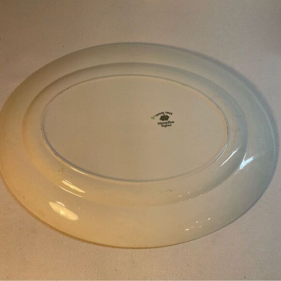 Indian Tree (Green Key, Cream-Off White)
by JOHNSON BROTHERS
Length: 14 1/8 in - Picture 11 of 11